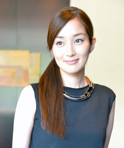 栗山千明の新CMでエラの違いが歴然に ネットでは「また顎削った？」と指摘