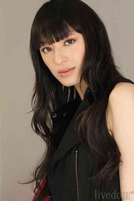 栗山千明の新CMでエラの違いが歴然に ネットでは「また顎削った？」と指摘