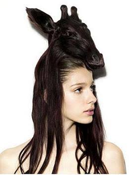 娘の「ヘアアレンジ」に本気を出したママ。アートのレベルに到達！