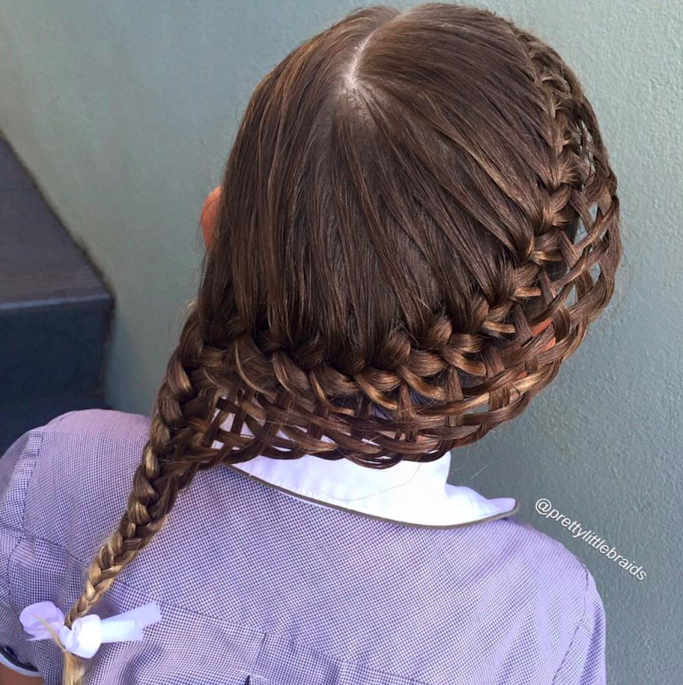 娘の「ヘアアレンジ」に本気を出したママ。アートのレベルに到達！