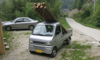 渋滞中でもスイスイ進める未来型公共バスがハイテクエクスポで発表される（中国）