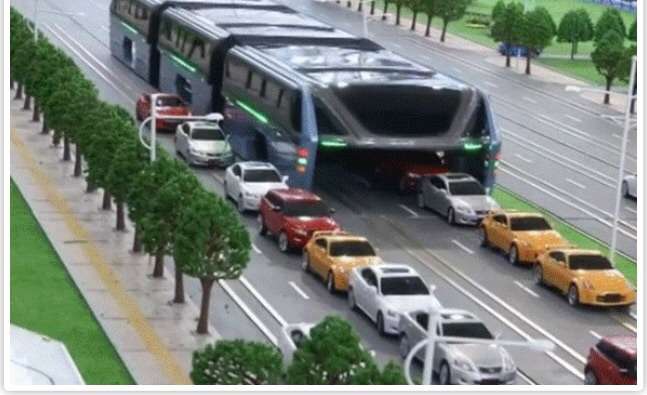 渋滞中でもスイスイ進める未来型公共バスがハイテクエクスポで発表される（中国）