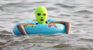 貫地谷しほりの日光対策をした姿が凄い「吹きましたww」「職質間違いなし!」