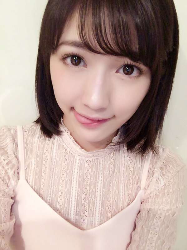 AKB48・渡辺麻友、悶絶級に可愛すぎる「舌ペロ」写真に瞬殺されるファン続出