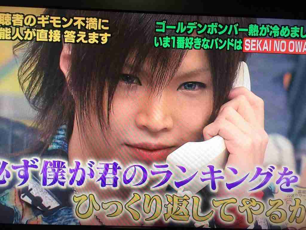 樽美酒研二のセクシーベッドシーン、タオル1枚?上半身裸でクールに誘う。