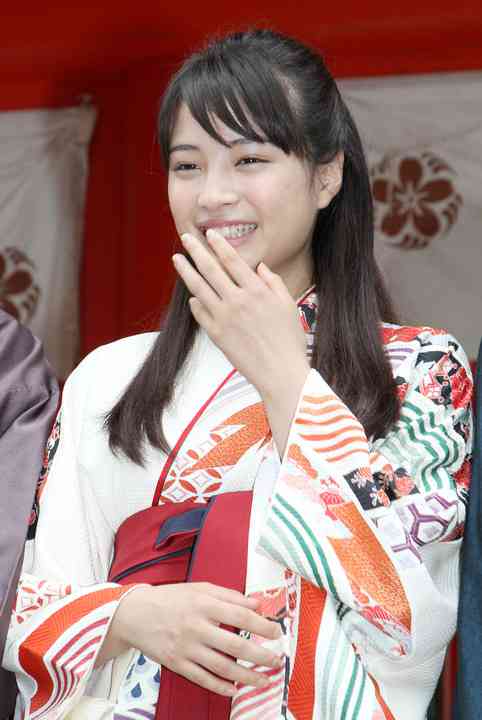 広瀬すず、映画イベントで再び号泣「涙腺が崩壊してます」