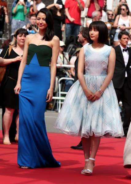 広瀬すず、映画イベントで再び号泣「涙腺が崩壊してます」
