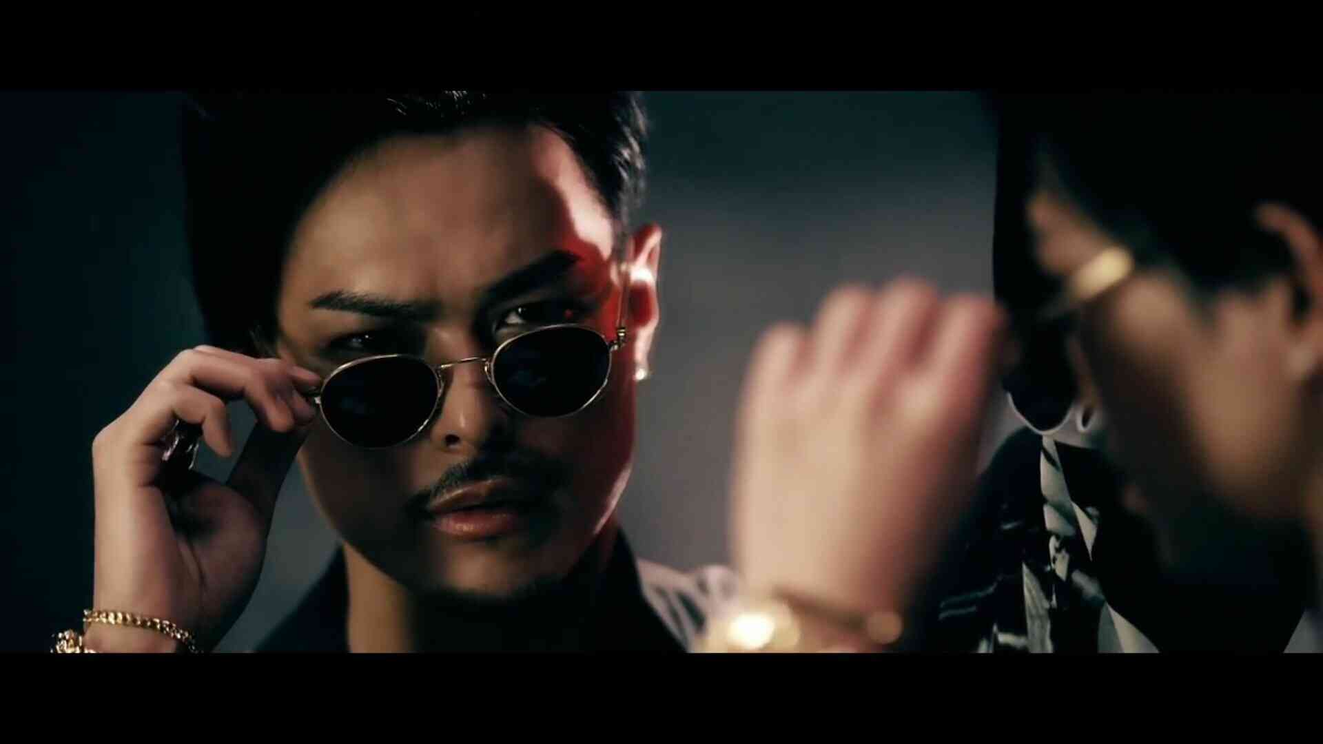 今市は「紅の豚」、登坂は3D!?三代目JSBの微妙すぎるグラサンに総ツッコミ