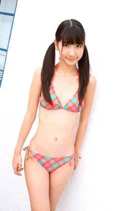AKB48柏木由紀、胸の谷間がスゴすごるセクシービキニショットにファン大興奮！　「癒されます」