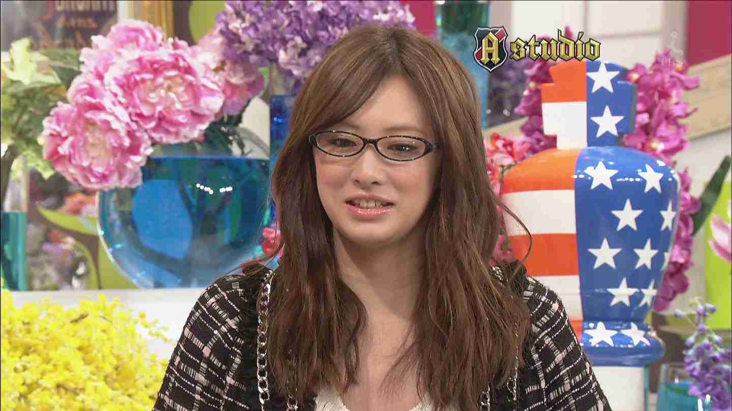 眼鏡姿の女性芸能人の画像