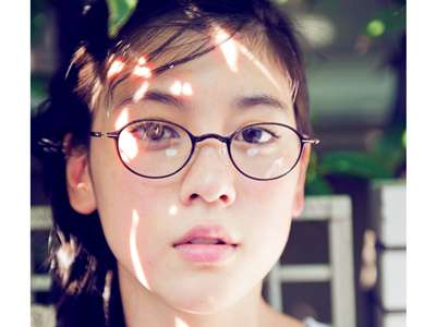 眼鏡姿の女性芸能人の画像