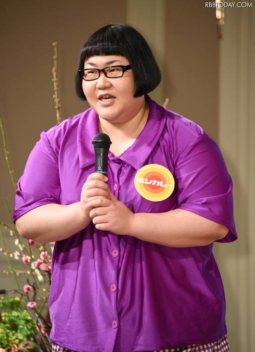 眼鏡姿の女性芸能人の画像