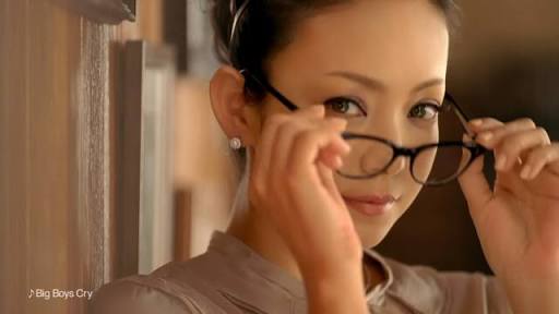 眼鏡姿の女性芸能人の画像