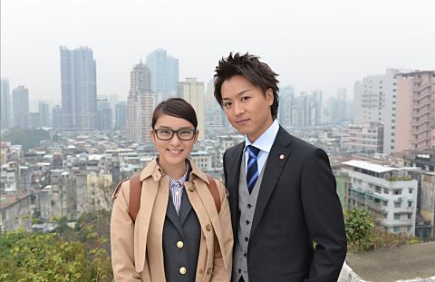 眼鏡姿の女性芸能人の画像