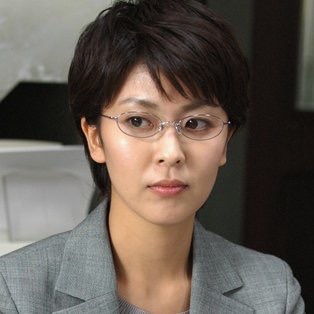 眼鏡姿の女性芸能人の画像