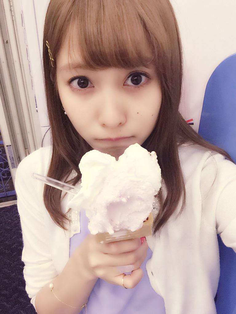ぶりっ子の人と地味な人、どっちがモテると思いますか？