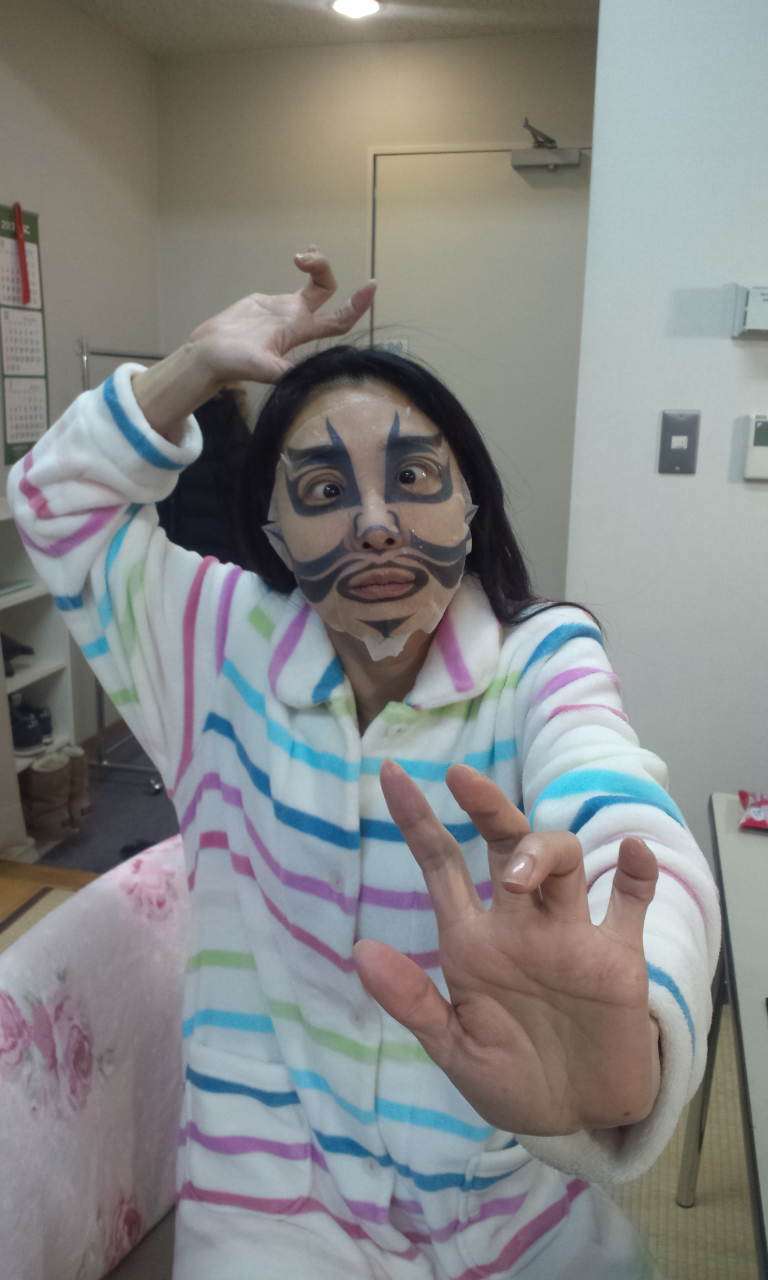 すっぴん隠して胸隠さず、妊婦・釈由美子の眉毛写真に子育て女子がビックリ