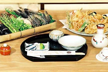 舛添要一都知事謝罪の瞬間、妻はママ友たちと4650円セレブランチ