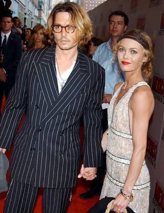 ジョニー・デップ、アンバー・ハードに家庭内暴力？妻への接近禁止命令下る