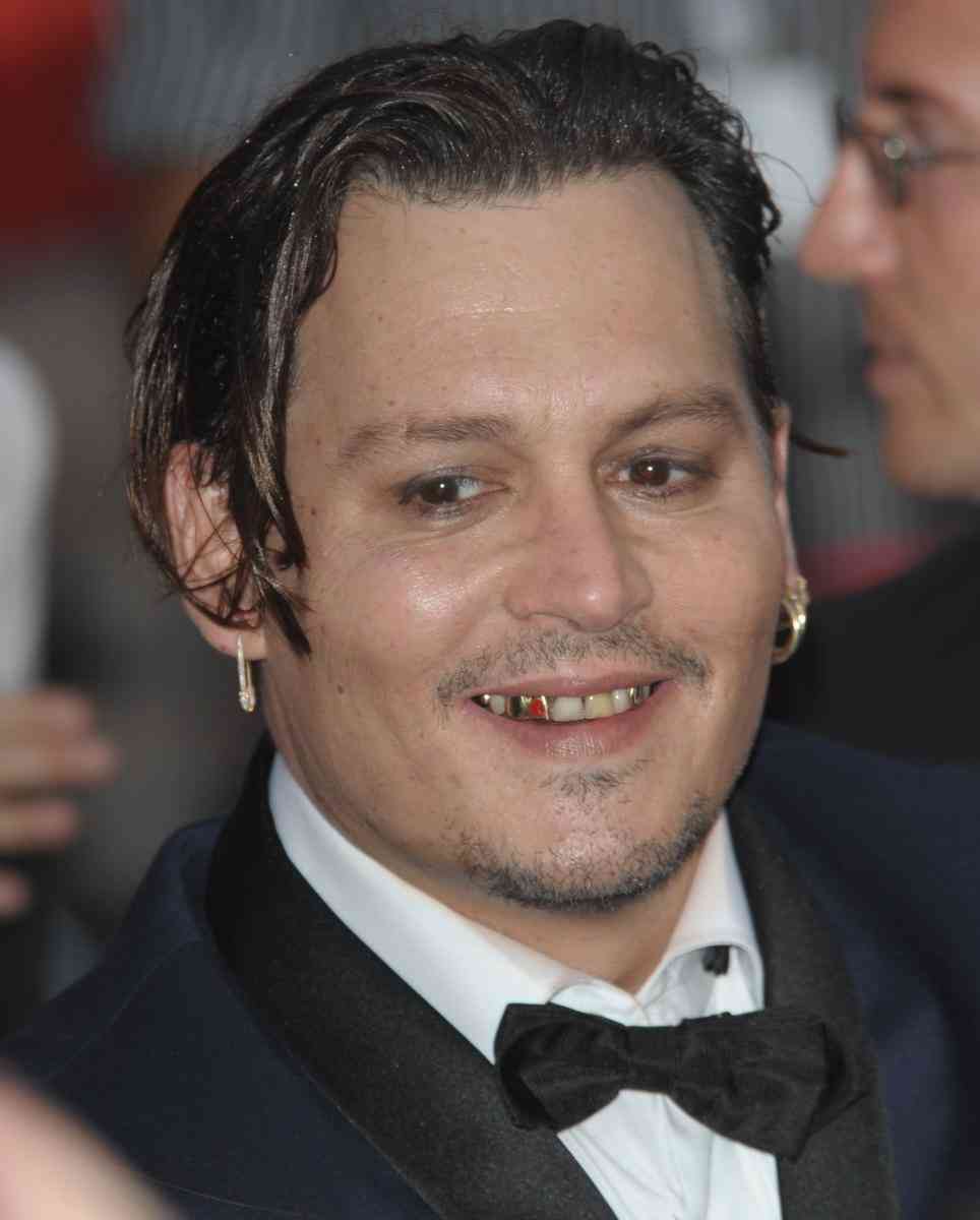 ジョニー・デップ、アンバー・ハードに家庭内暴力？妻への接近禁止命令下る