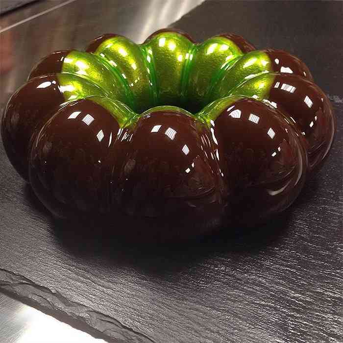 ロシアの菓子職人がつくった宝石のようにツヤツヤなケーキがスゴイ