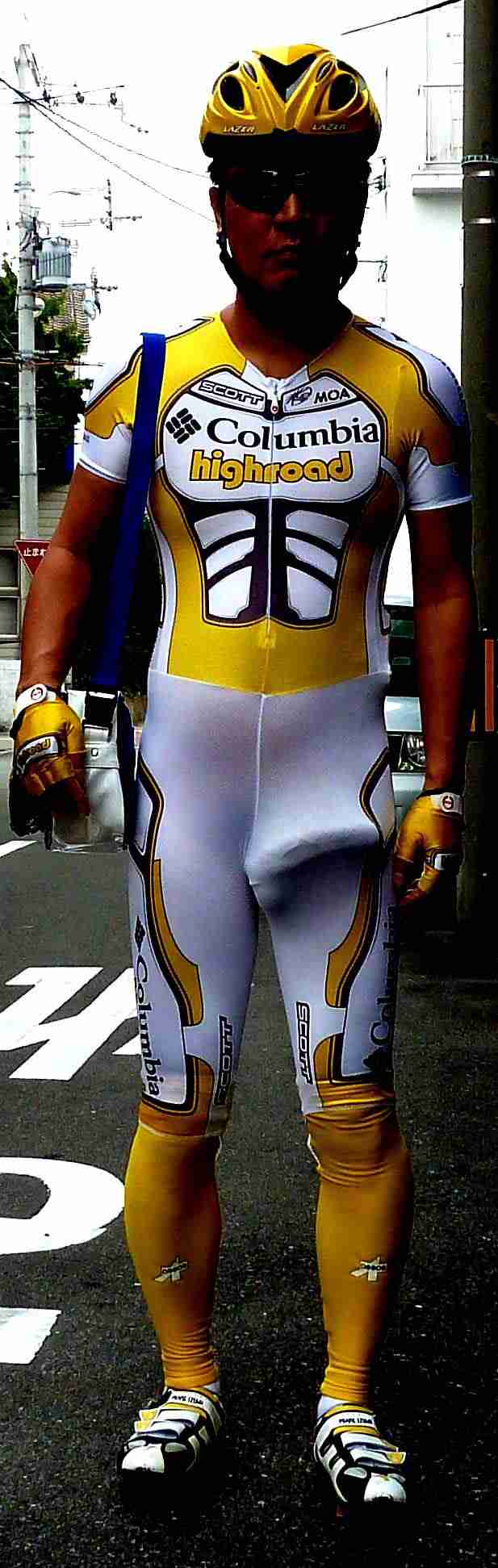 個性的なファッションの有名人の画像