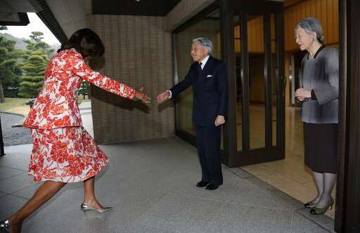 オバマ大統領 広島の平和公園で原爆慰霊碑に献花、核なき世界への決意を表明