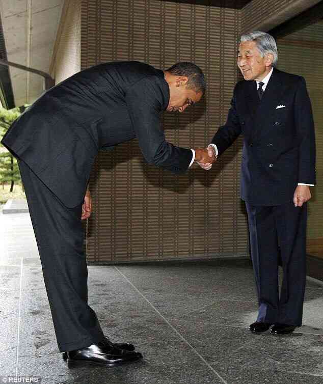 オバマ大統領 広島の平和公園で原爆慰霊碑に献花、核なき世界への決意を表明