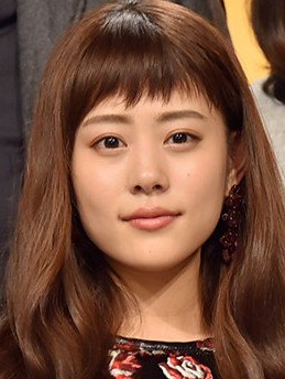 天然がわざとらしい芸能人といえば?