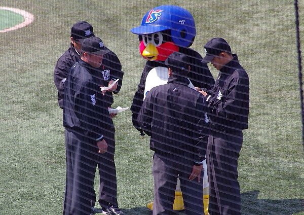 プロ野球マスコットキャラクター達のおもしろ画像