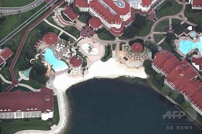 ディズニーワールドの人工湖で2歳男児がワニに襲われ溺死