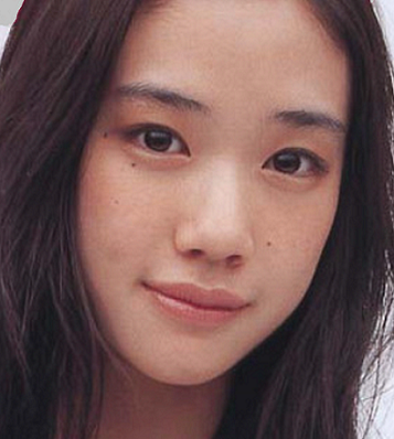 黒木華、初写真集でウエディングドレス披露「喜んでいただければ」