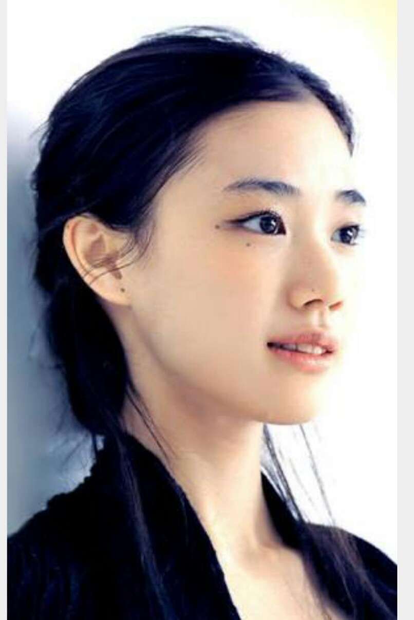 黒木華、初写真集でウエディングドレス披露「喜んでいただければ」