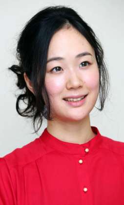 黒木華、初写真集でウエディングドレス披露「喜んでいただければ」