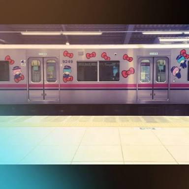 キキ＆ララトレインが出発進行、サンリオ描き下ろしのラッピング電車