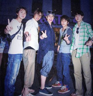 石原軍団の炊き出しにSMAP木村拓哉らが参加 舘ひろしから焼きそば教わる