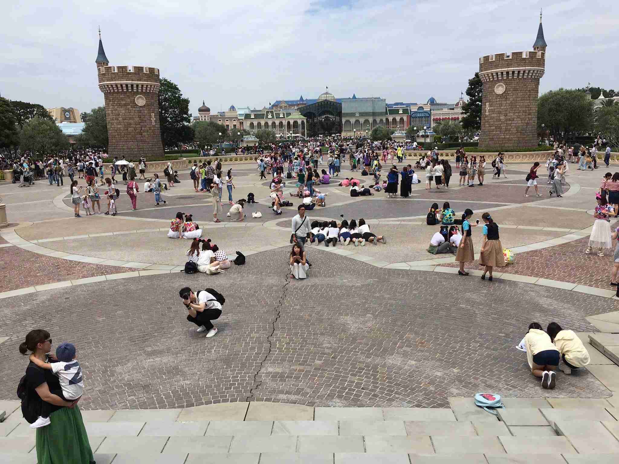 東京ディズニーランド、客数減の地獄突入…USJと中国に客取られ深刻