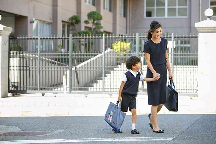 セレブ幼稚園に入ったら…年収800万円でも家計は破たん寸前