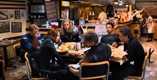 映画館のエンドロール　最後まで観るべき？「観ないなんてありあえない」「時間のムダ」