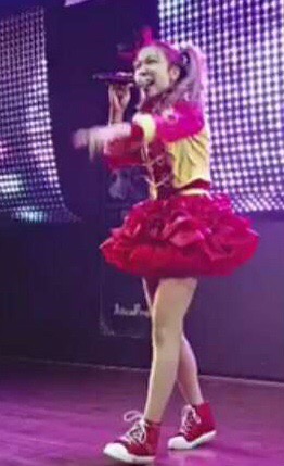 ざわちん、浜崎あゆみCDジャケットを完コピ