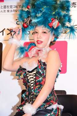 ざわちん、浜崎あゆみCDジャケットを完コピ