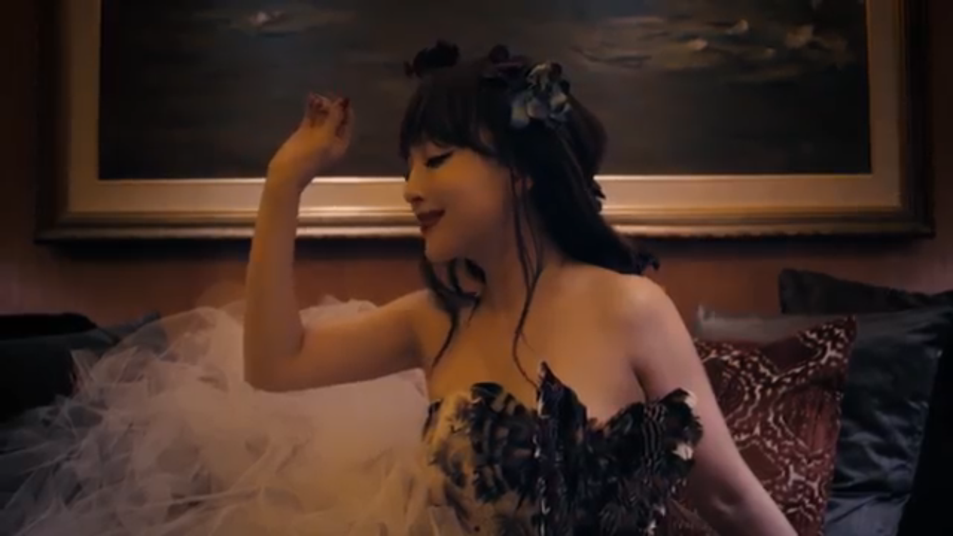 ざわちん、浜崎あゆみCDジャケットを完コピ