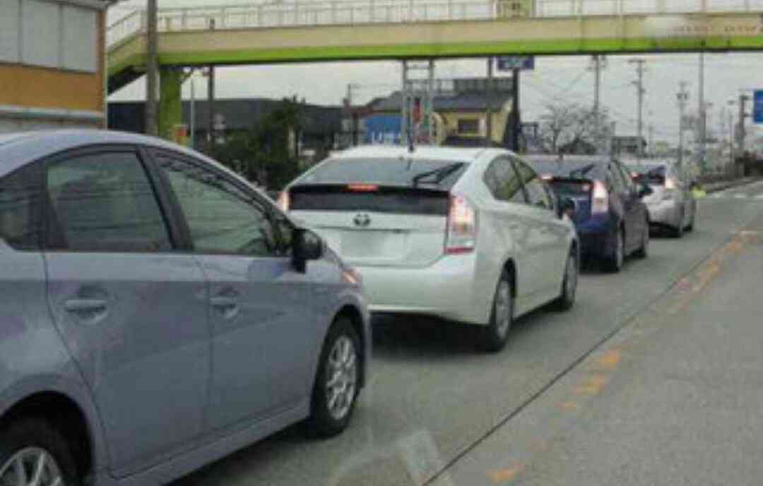 日本の入社式は気持ち悪い？「同じ髪型、靴、スーツを揃え、個性がなくなっている」