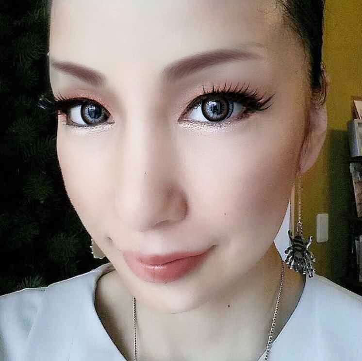 中島美嘉、オフの日でもアイメイクは手を抜かず