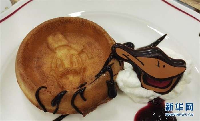 【上海ディズニー】 家族そろって列に割り込み、ニセ入場券、乱雑で適当なランチ…試験営業ではトラブル続き　開園まで１週間