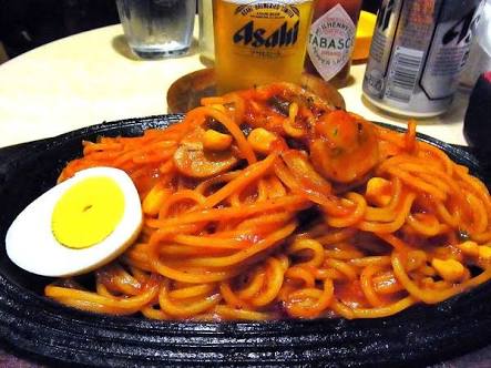 パスタを食べる時、スプーン使いますか？