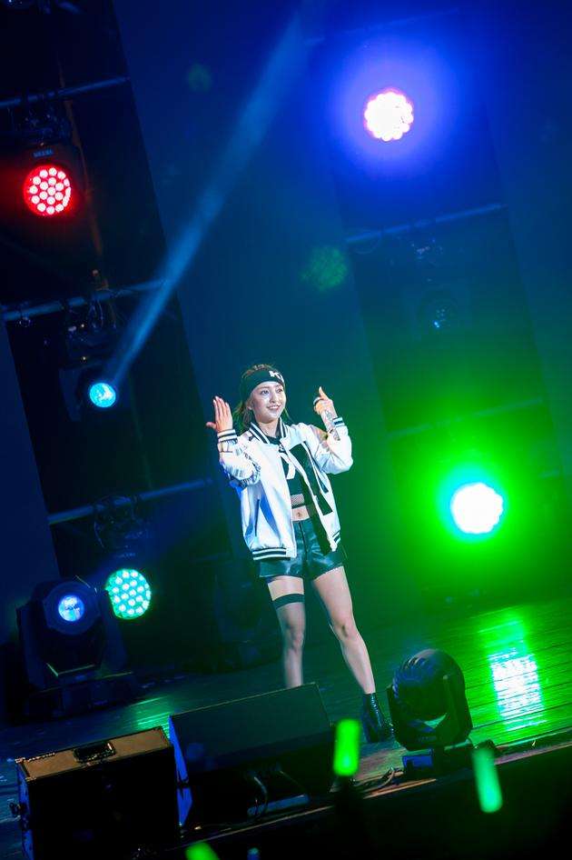 板野友美のライブチケットが「破格の安値」で投げ売りされている！