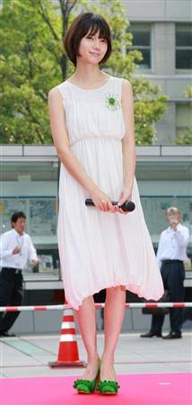 ワンピース姿の芸能人の画像を貼るトピ