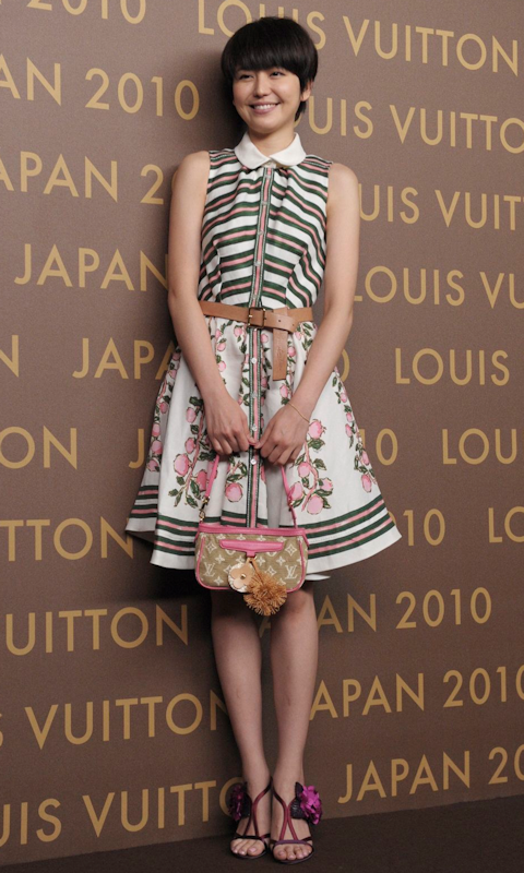 ワンピース姿の芸能人の画像を貼るトピ