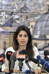 ローマに「美しすぎる市長」が誕生  ビルジニア・ラッジ氏の美貌が話題に